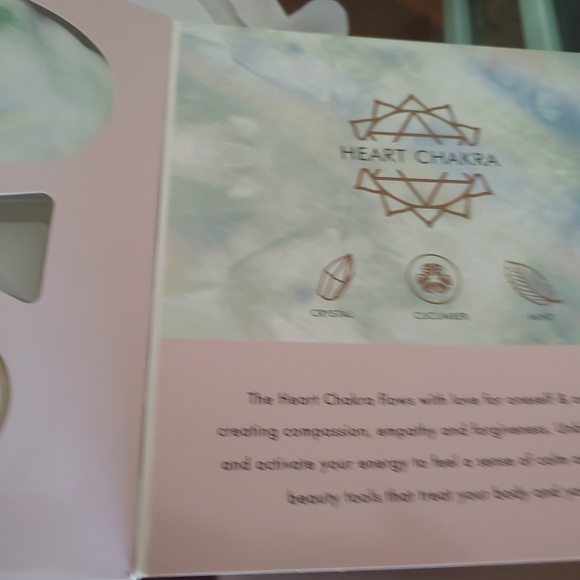 Green and Gold Skincare Set - Picture 2 of 3